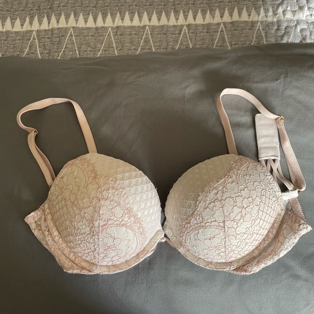 Victoria’s Secret bombshell bra